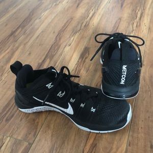 NIKE METCON training shoes women’s size 6 like new